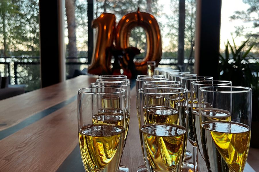 M&J Dynastian 10 vuotis juhlaa vietettiin Dynastialaiseen tapaan luxus villalla Tahkolla